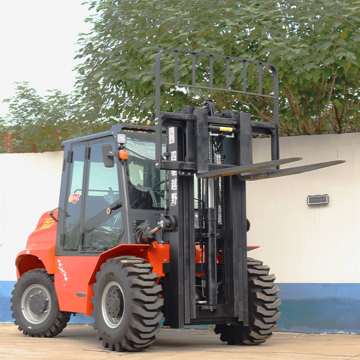 Rough Terrain Forklift range